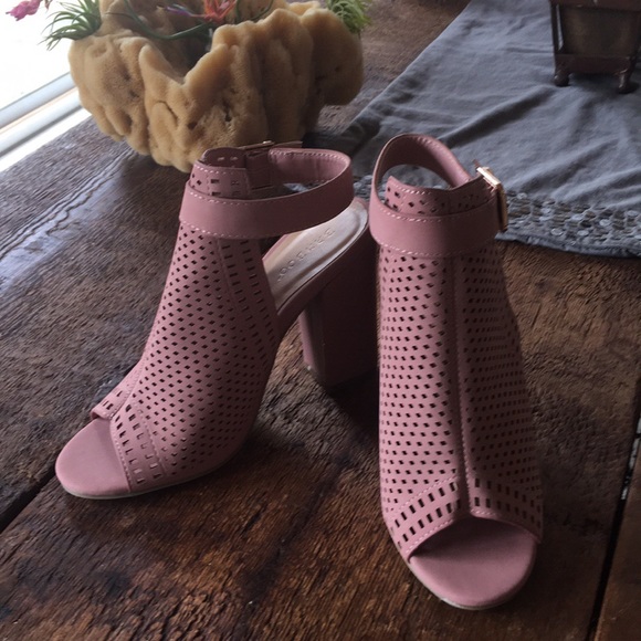 Dusty Rose/Mauve peek-a-boo ankle strap bootie - Picture 2 of 5